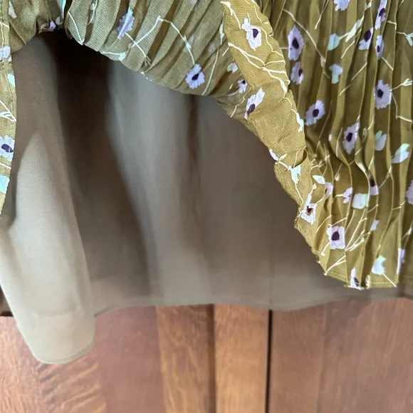 Logo open vest. Olive green and lavender. Size XS. - Picture 6 of 14